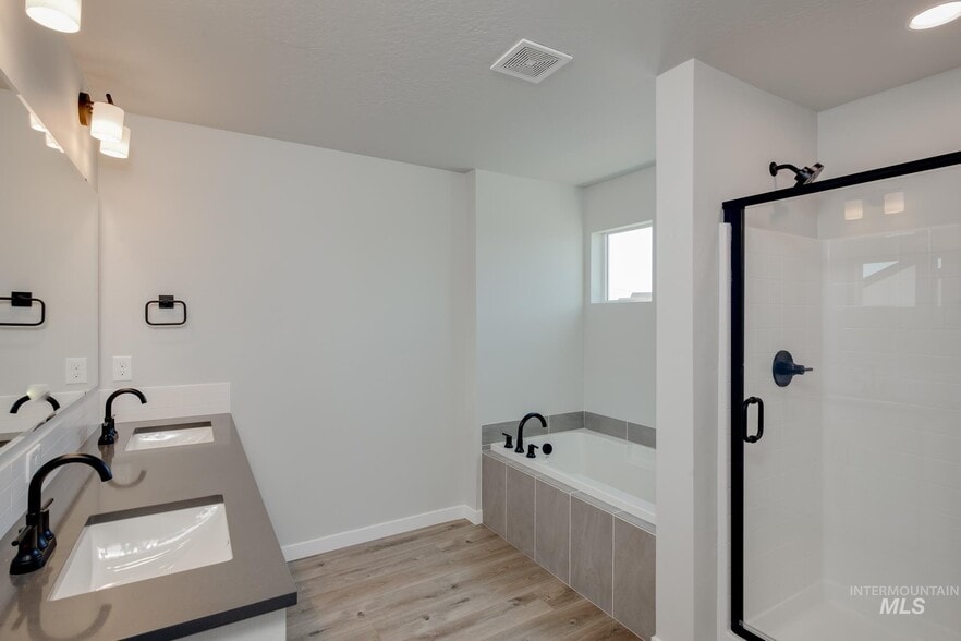 Master Bath - 3039 S Alcamo Way