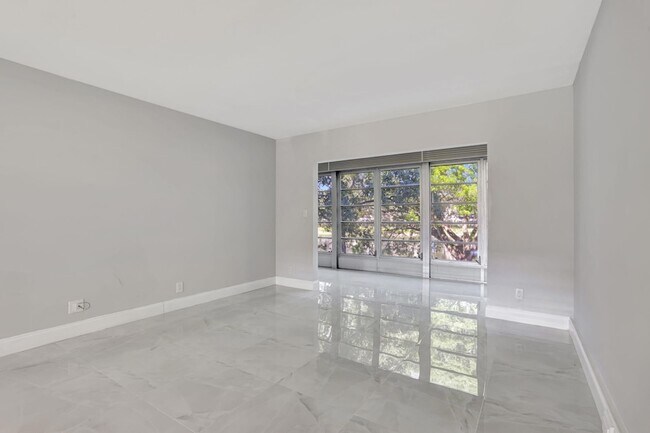 Building Photo - 2202 Lucaya Bend
