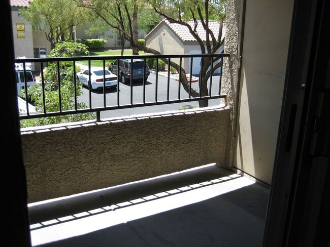 Building Photo - NICE CONDO, 3 BEDROOMS, 2 FULL BATHS, NEW ...