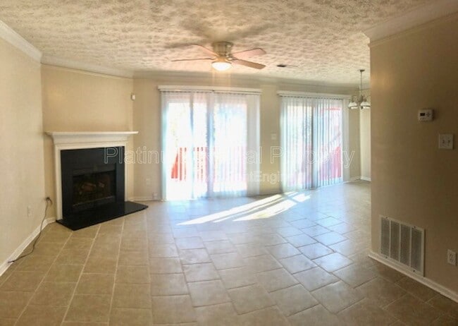 Building Photo - 6574 Meadow Green Cir