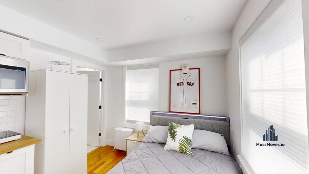 Building Photo - 36 Shepard St