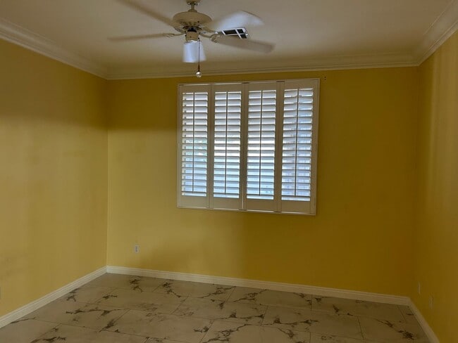 Building Photo - 2 story townhome in Seven Hills