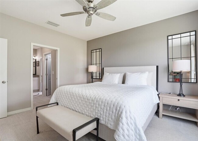 Building Photo - 12720 Sorrento Wy