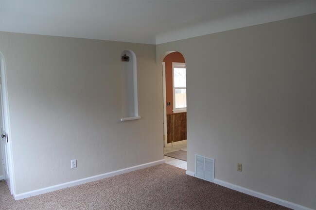 Building Photo - 1519 Baker Dr