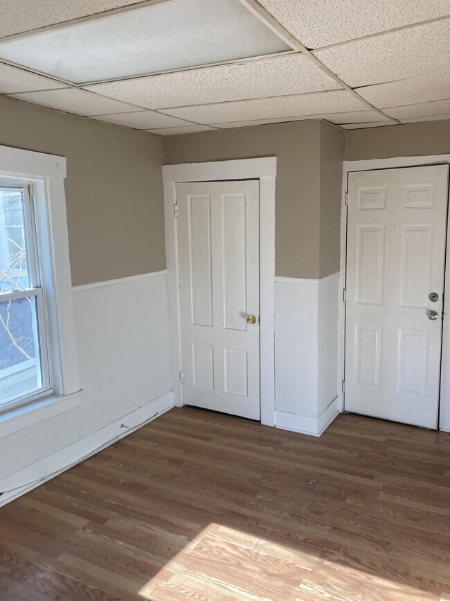 Building Photo - 268 Pleasant St