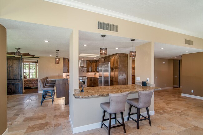 Building Photo - 5 Briarcliff Ct