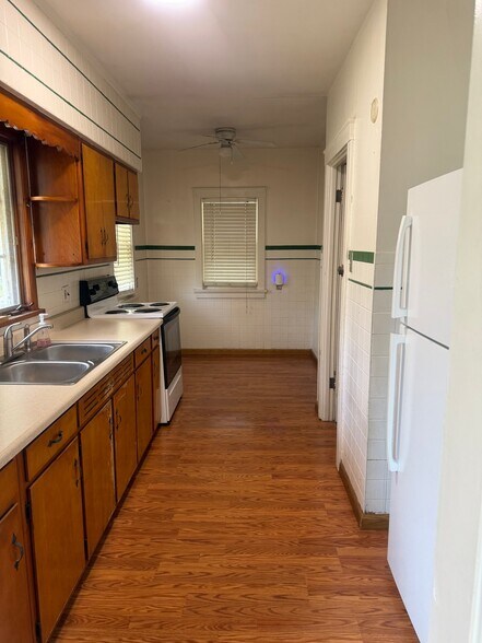 Building Photo - 3333 Blackstone Dr