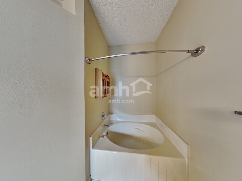 Building Photo - 875 Sedgewood Cir