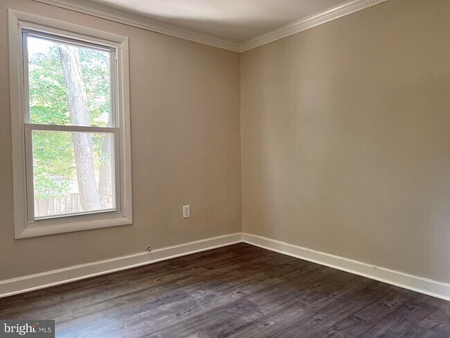 Building Photo - 118 Middle Point Ct