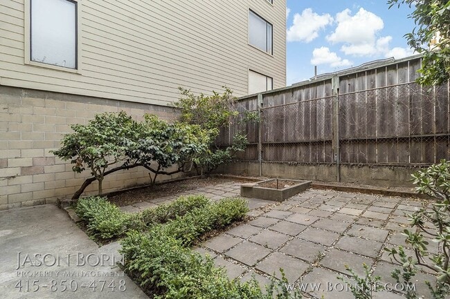 Building Photo - 1720 Lombard St