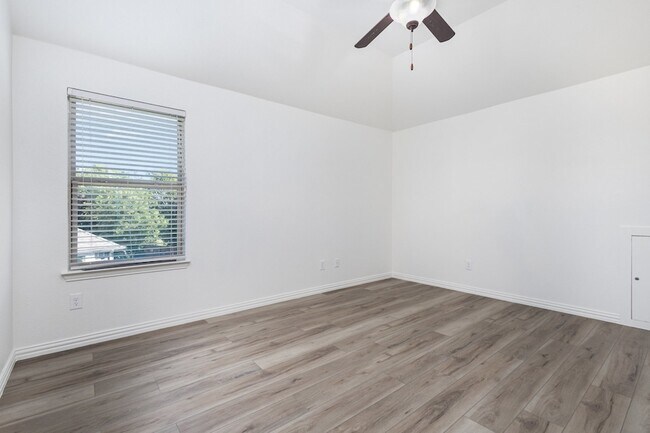 Building Photo - 14106 Summerwoods Ln