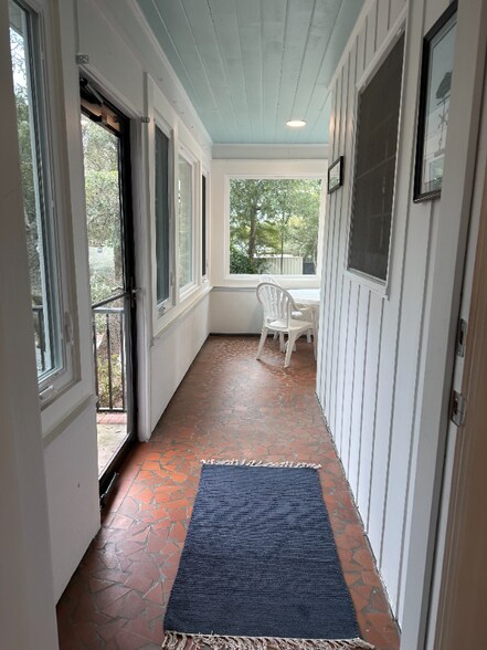 Building Photo - 313 73rd Ave N