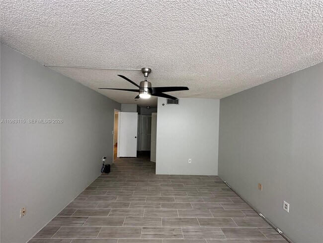 Building Photo - 1100 St Charles Pl