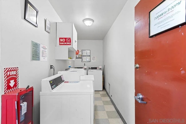 Building Photo - 4262 Wilson Ave