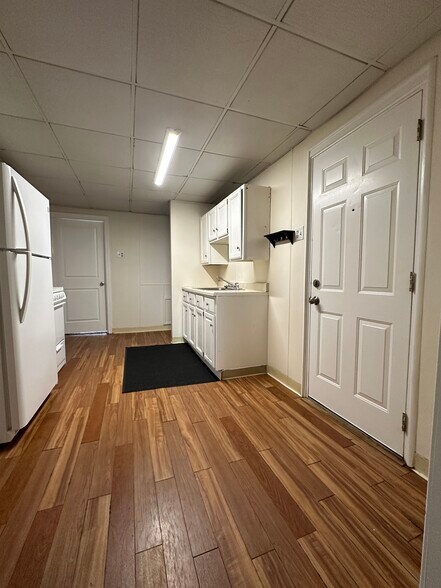 Primary Photo - 134 Sherman St