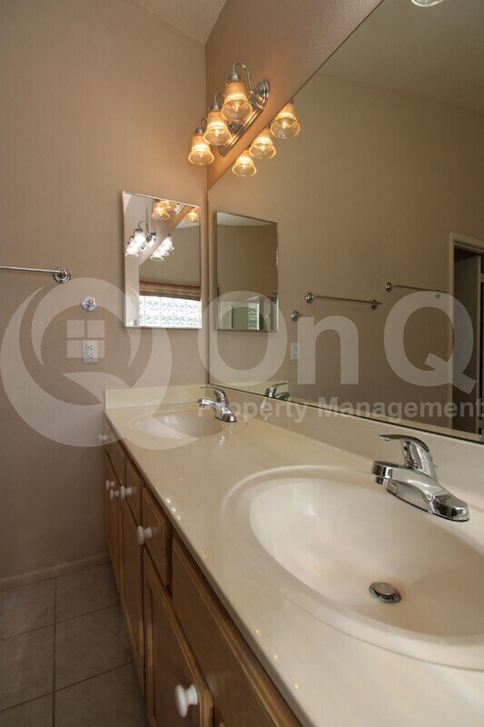 Building Photo - 4625 E Desert Cactus St