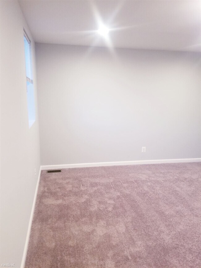 Building Photo - 3 br, 1.5 bath Duplex - 1729 Maryland Aven...