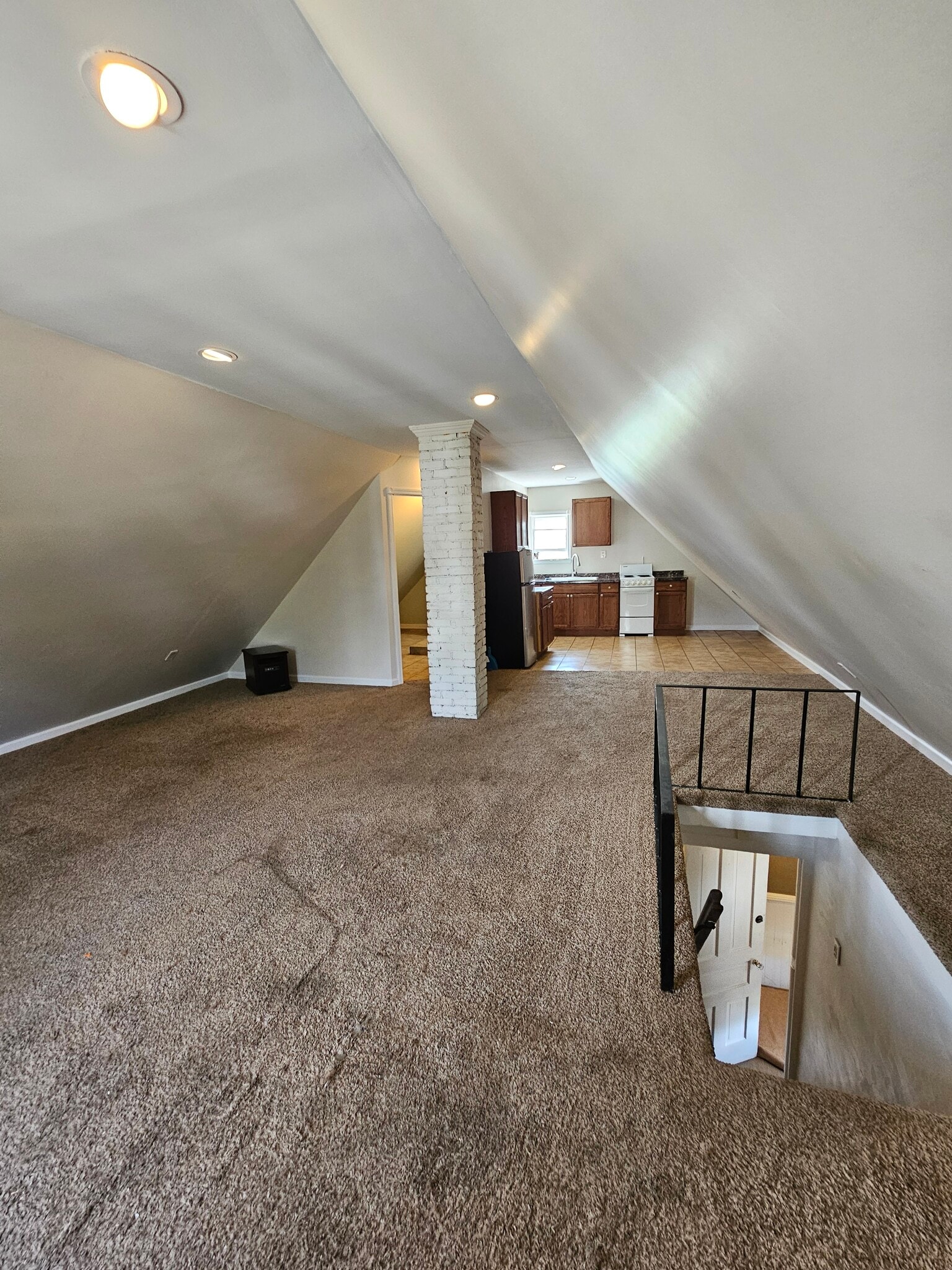 3rd Floor Suite - 105 Laverack Ave