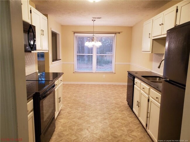Building Photo - 1652 Winnabow Dr