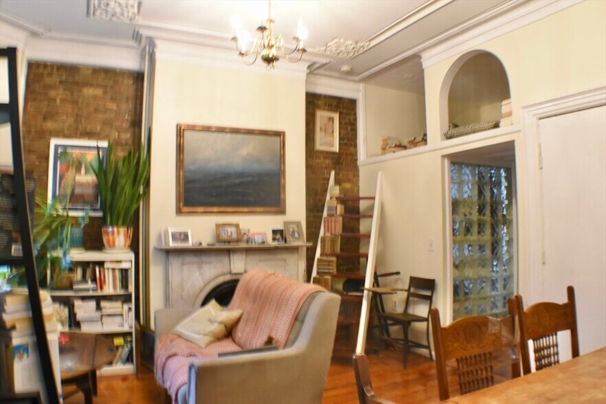 Primary Photo - 53 E Springfield St