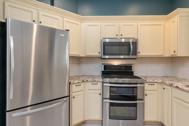 Building Photo - 308 Espana Ct