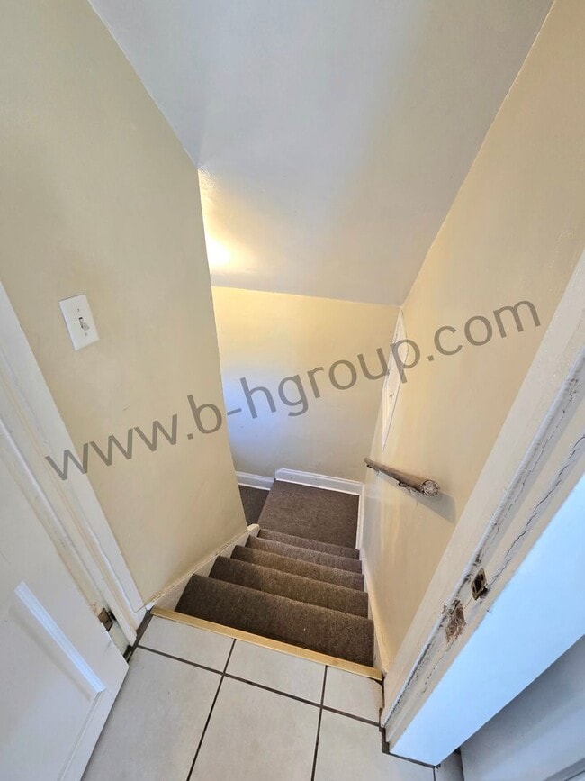 Building Photo - 5004 28th Ave