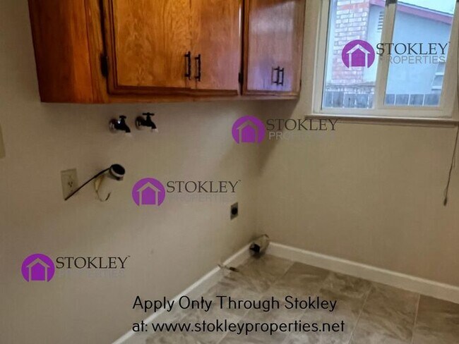 Building Photo - 580 Heather Pl