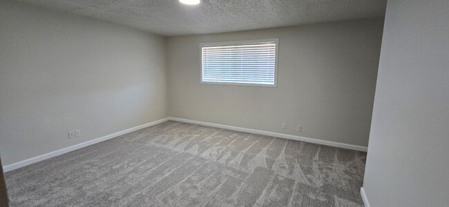 Building Photo - Fully Remodeled 3 Bedroom Townhome!