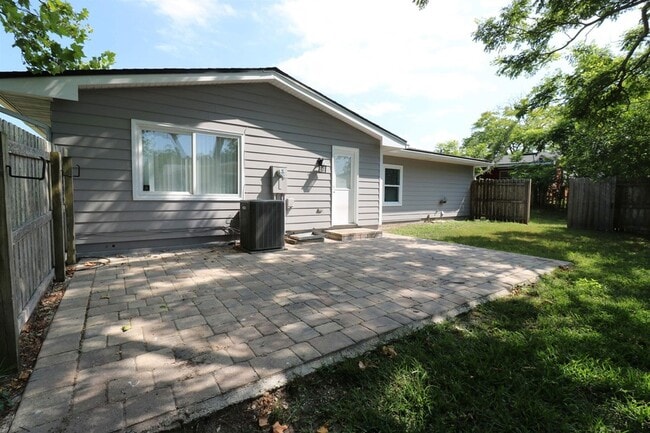 Building Photo - 206 Phoenetia Dr