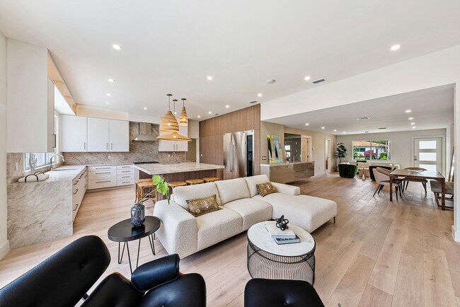 Building Photo - 310 Edmor Rd