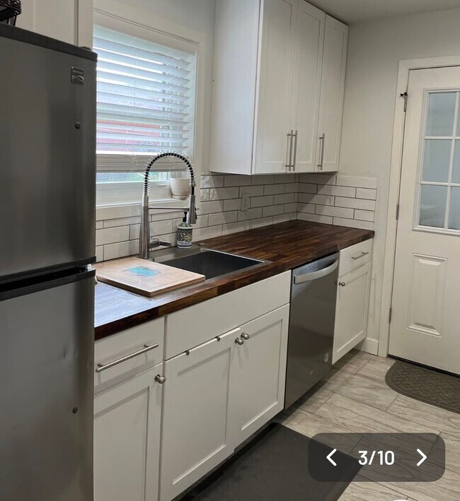 Building Photo - Mid Term Fully Furnished 3 bed/1 bath in Coos Bay