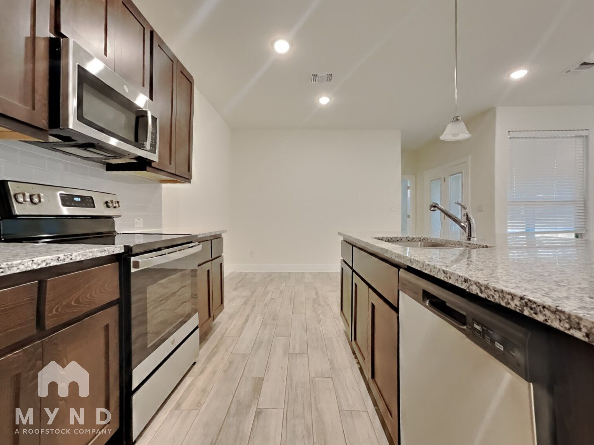 Building Photo - 407 Parkline Dr