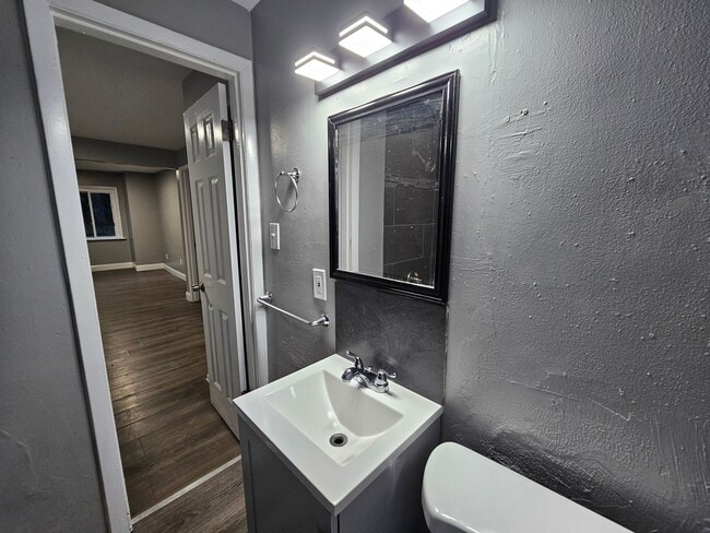 Building Photo - 1 bedroom 1 bath apartment for rent!