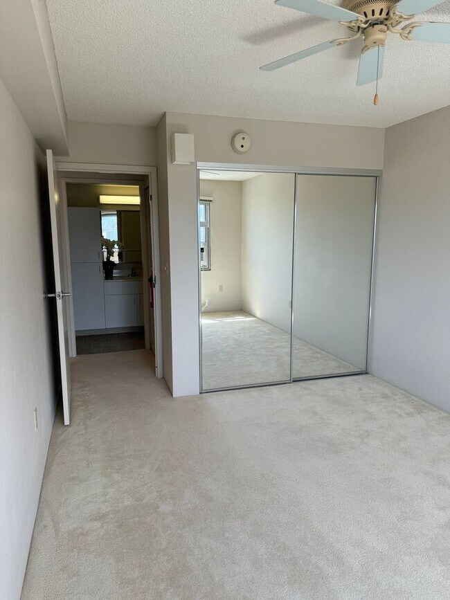 Building Photo - Country Club Village 6 - 2 Bedroom 1.5 Bat...