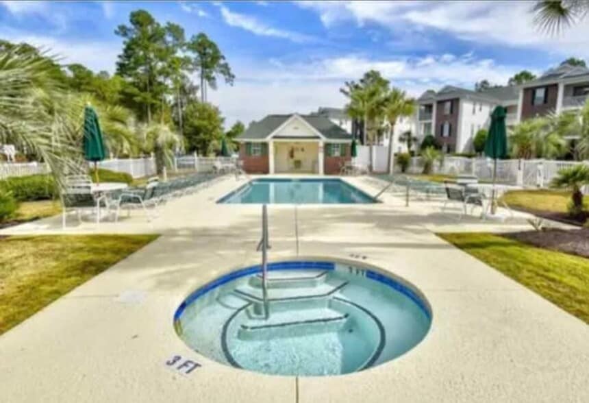 Building Photo - 498 River Oaks Dr