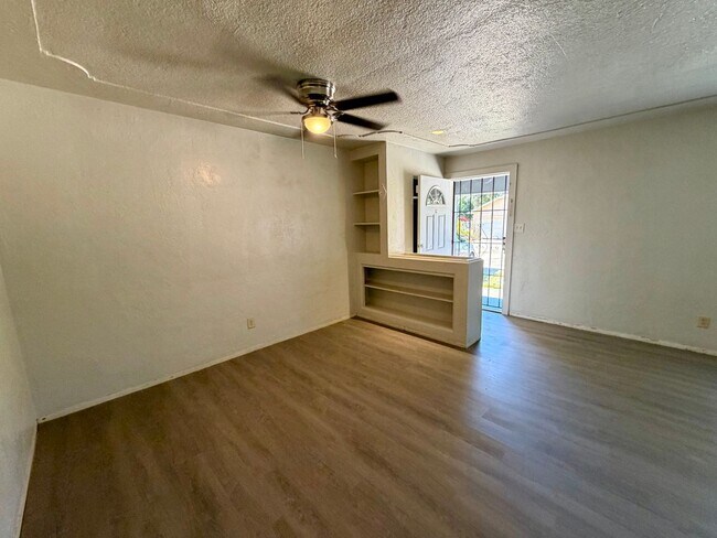 Building Photo - 3 BED 2 BATH HOUSE WITH NEW LUXURY VINYL PLANK FLOORING