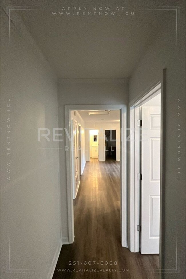Building Photo - Newly Renovated 3 Bedroom/1 Bathroom Home ...