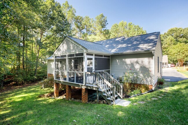 Building Photo - 3 Bedroom/2 Bath Rancher in the North Ches...