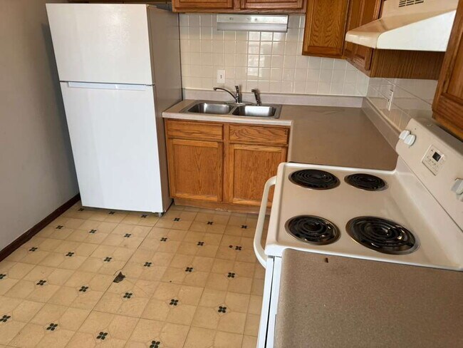 Building Photo - 6200 Flint Ave