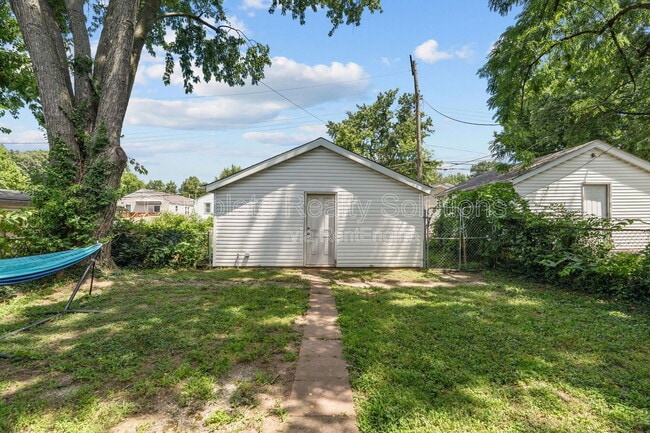 Building Photo - 6263 Hoffman Ave