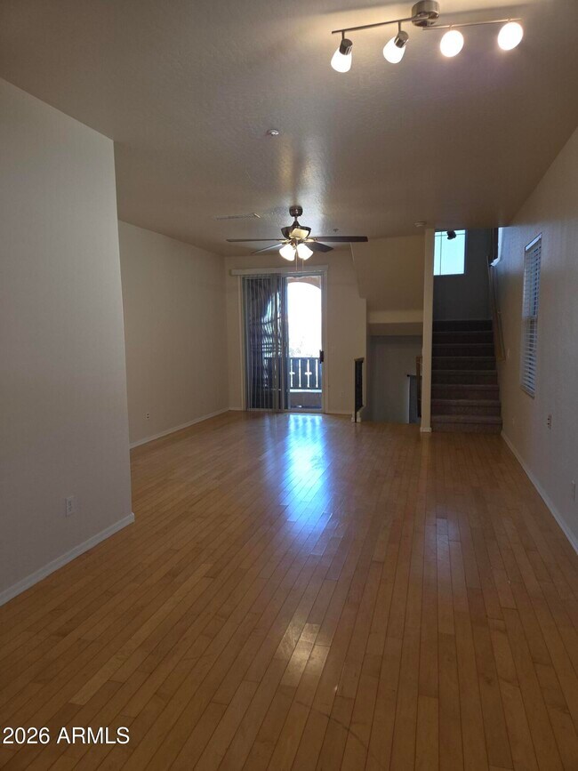 Building Photo - 426 N Oak St