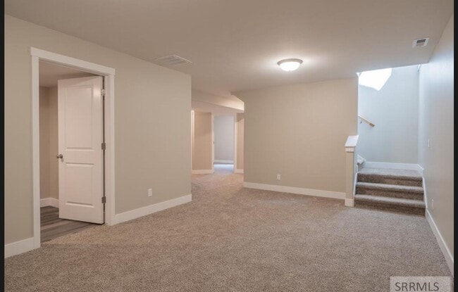 Building Photo - 4 bed 3 bath twin home in Idaho Falls 2 sets of washer and dryers are included in this unit