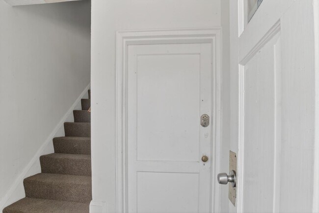 Building Photo - 6133 Parkway Dr