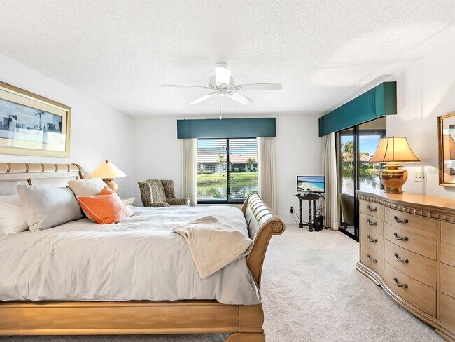 Building Photo - 6094 Wilshire Blvd