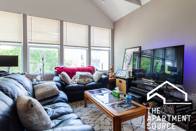 Building Photo - 1237 W Ohio St