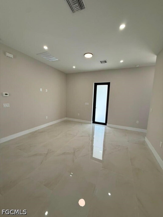 Building Photo - 932 Dempsey St