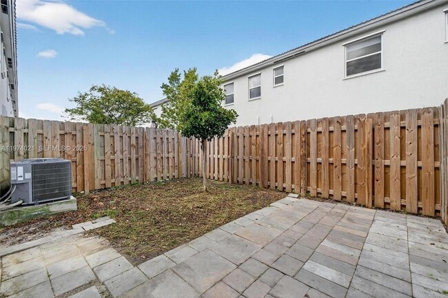 Building Photo - 2619 SE 11th St