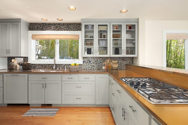 Building Photo - 3bd/3.5ba Mercer Island Home