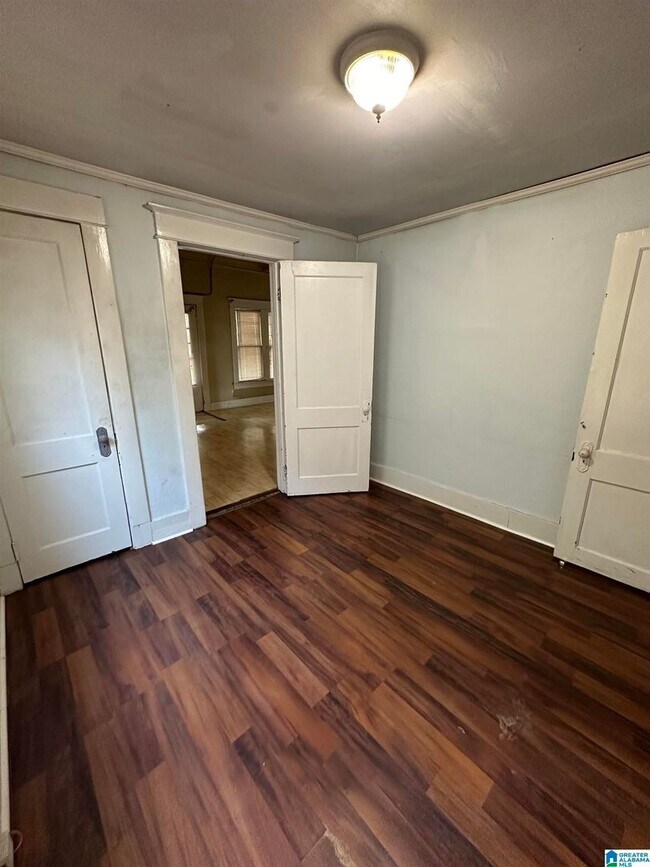 Building Photo - 1502 16th Ave S