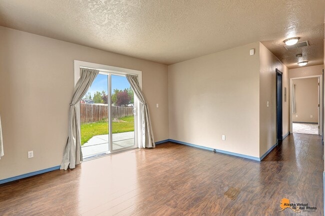 Building Photo - East Anchorage Home with In Unit Laundry a...